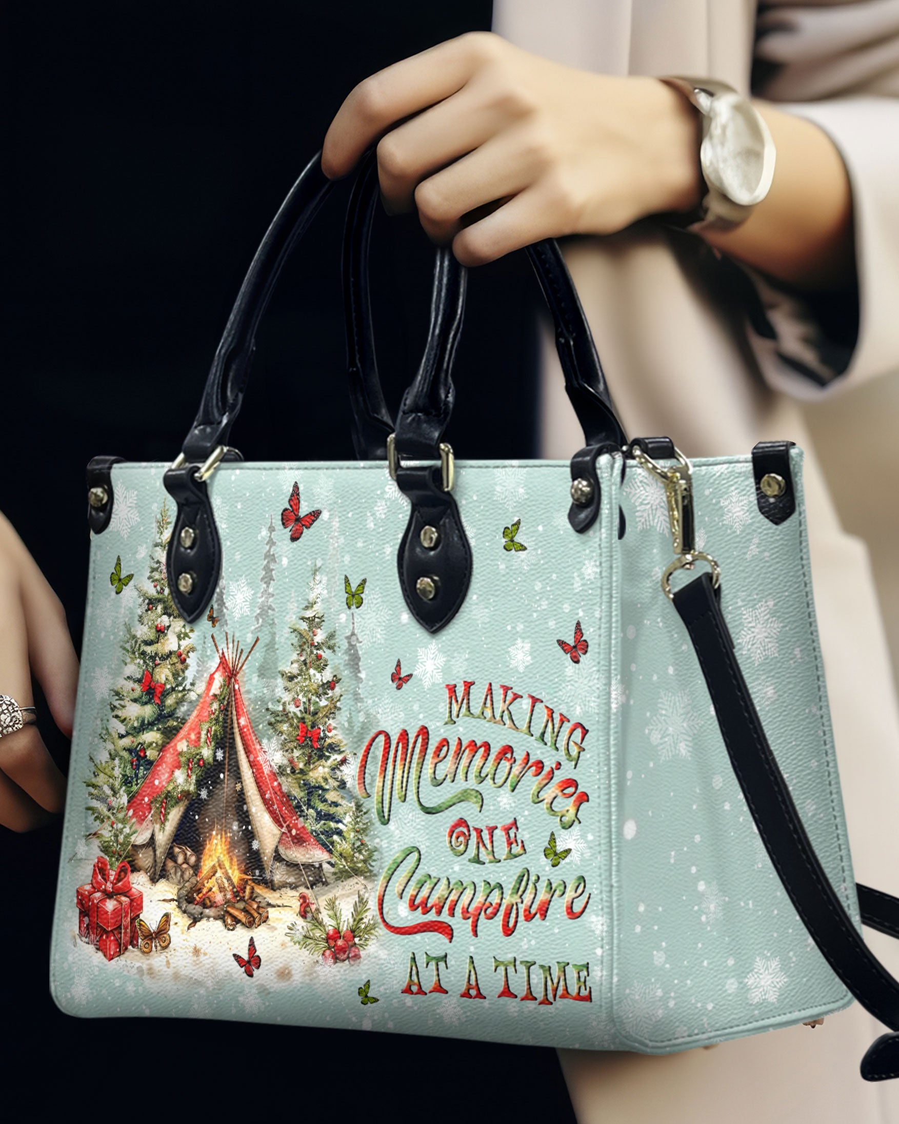 MAKING MEMORIES ONE CAMPFIRE CHRISTMAS LEATHER HANDBAG - YHLN2510244