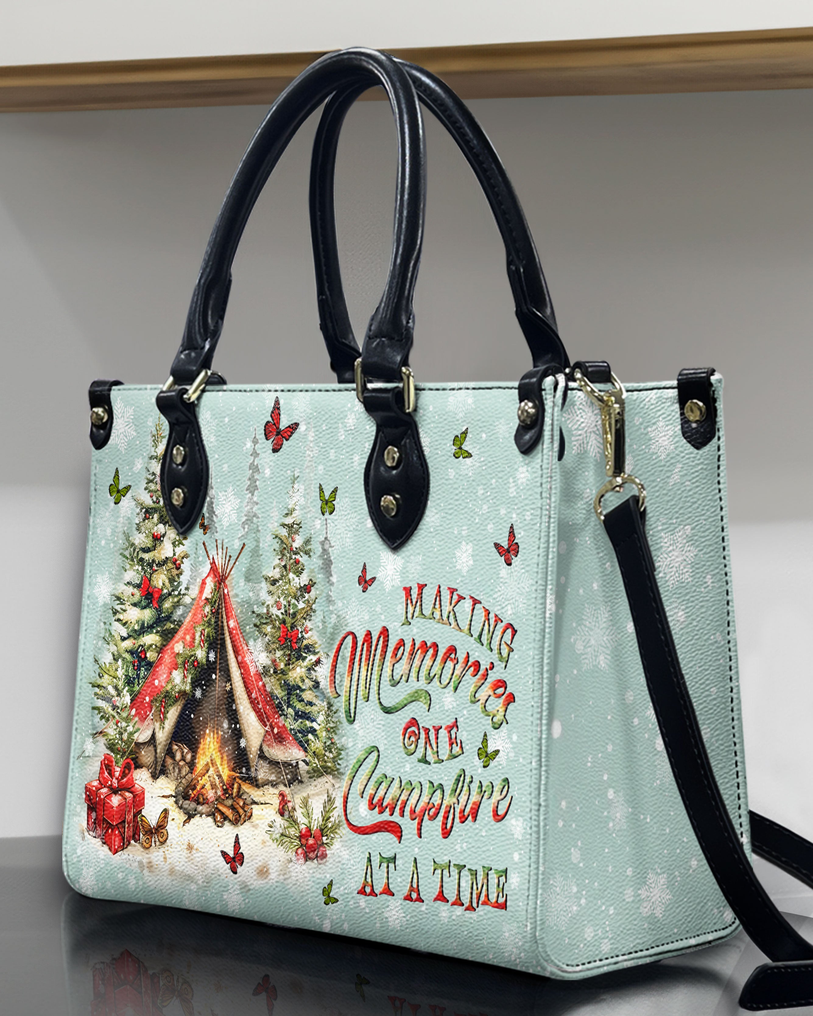 MAKING MEMORIES ONE CAMPFIRE CHRISTMAS LEATHER HANDBAG - YHLN2510244