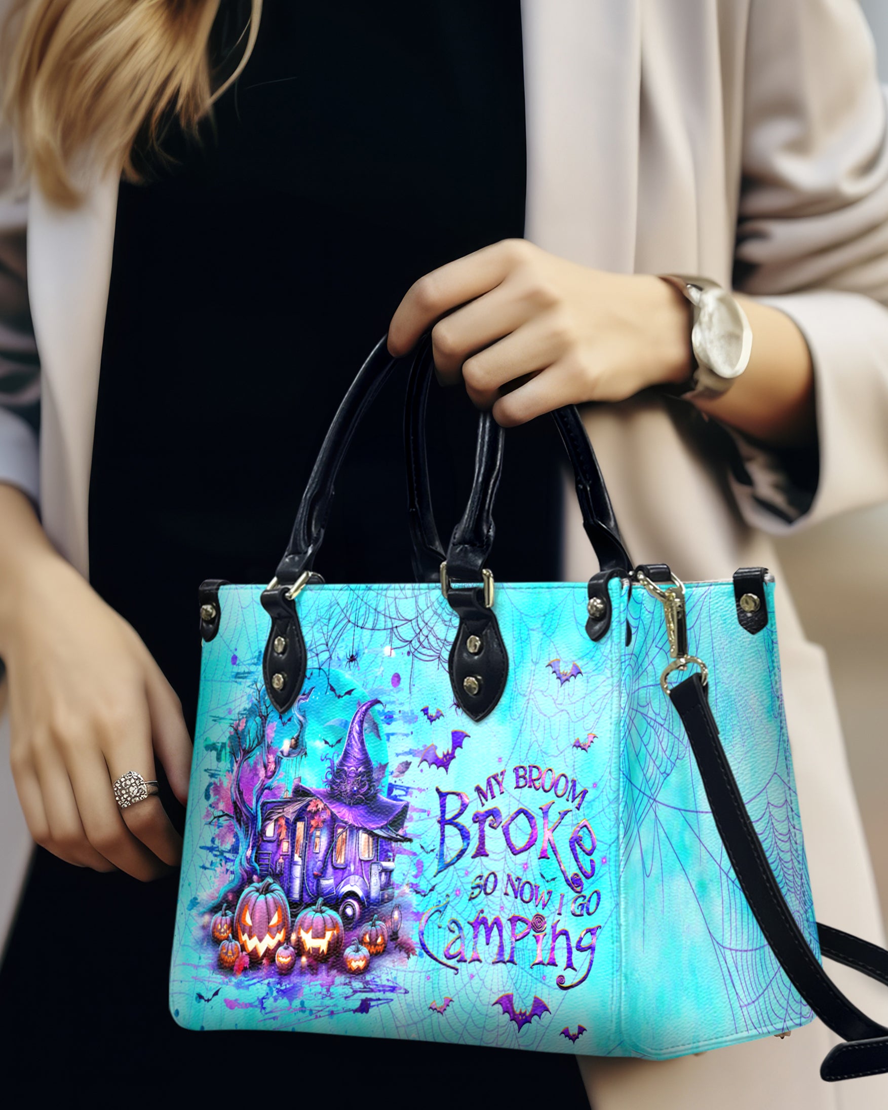 MY BROOM BROKE SO NOW HALLOWEEN LEATHER HANDBAG - YHHG2908244