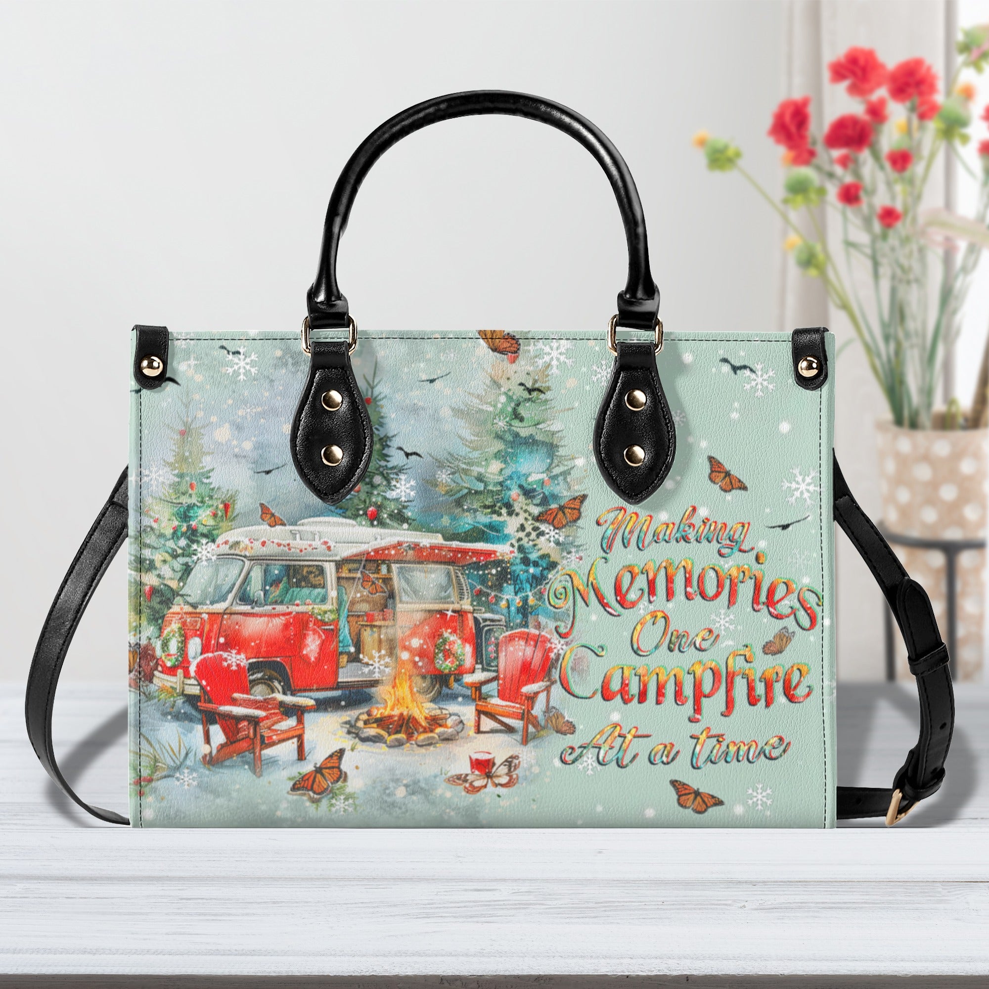 MAKING MEMORIES ONE CAMPFIRE CHRISTMAS LEATHER HANDBAG - YHHN2910244