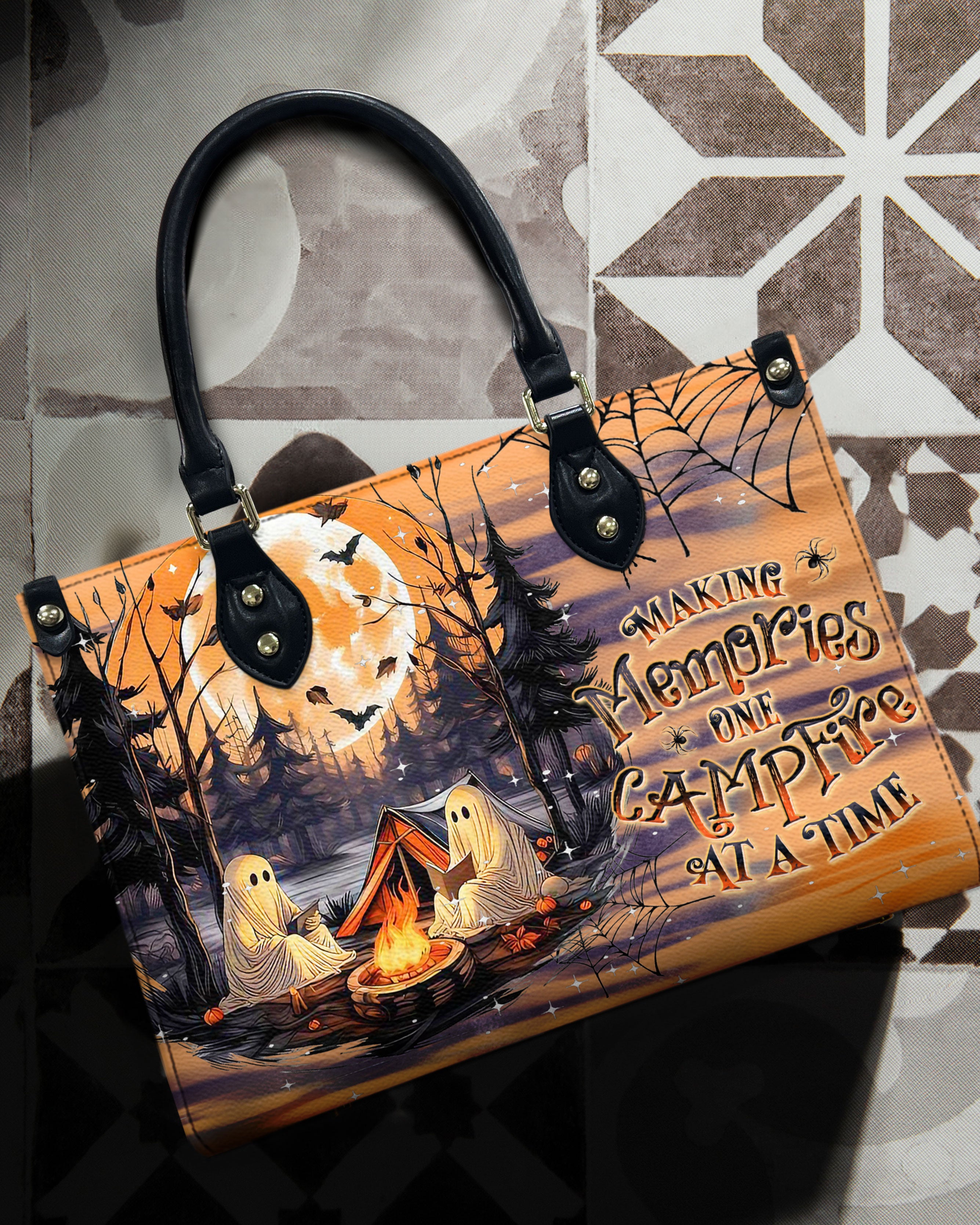 MAKING MEMORIES ONE CAMPFIRE HALLOWEEN LEATHER HANDBAG - YHDU1209243